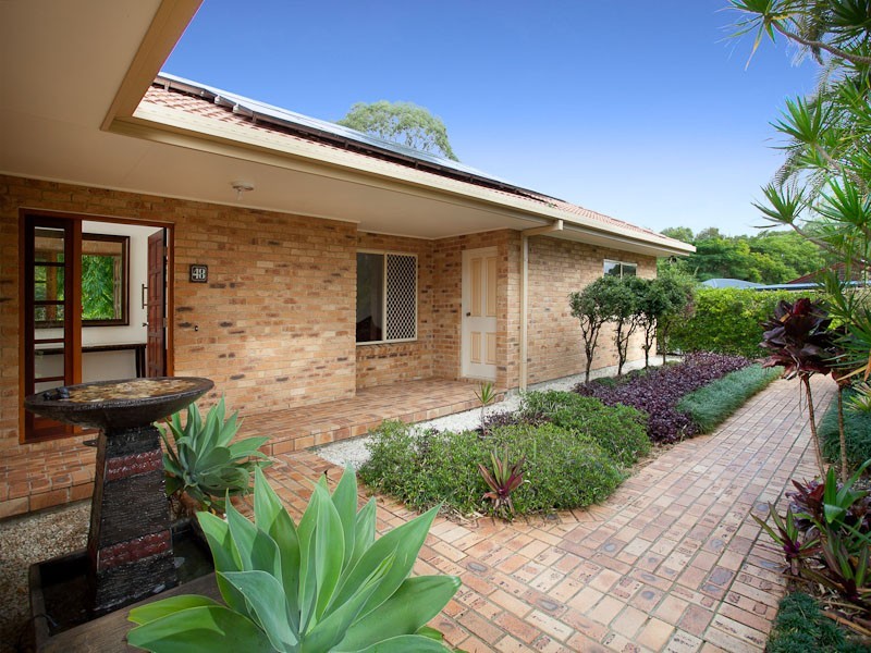 48 Drapers Road, Eatons Hill QLD 4037