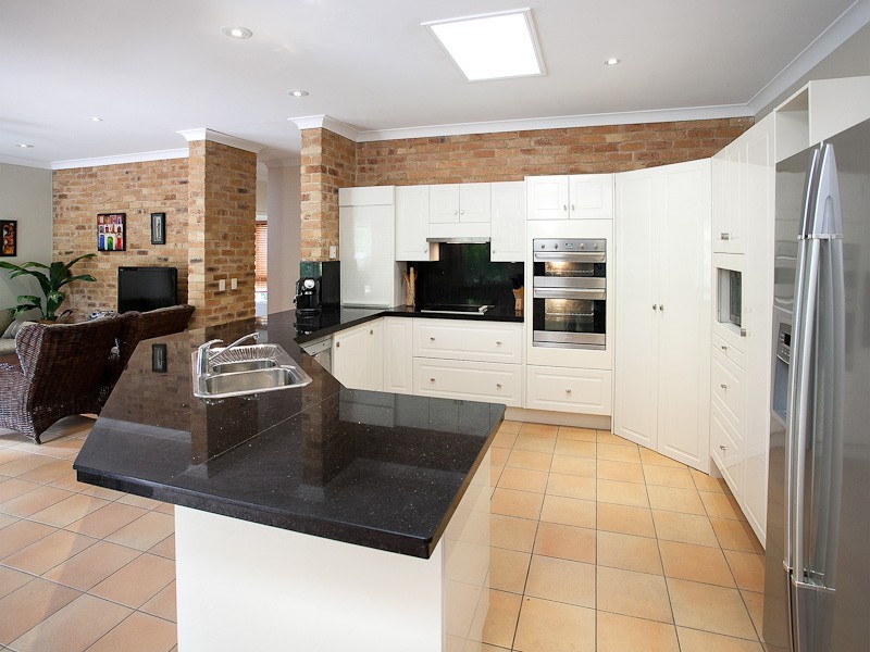 48 Drapers Road, Eatons Hill QLD 4037