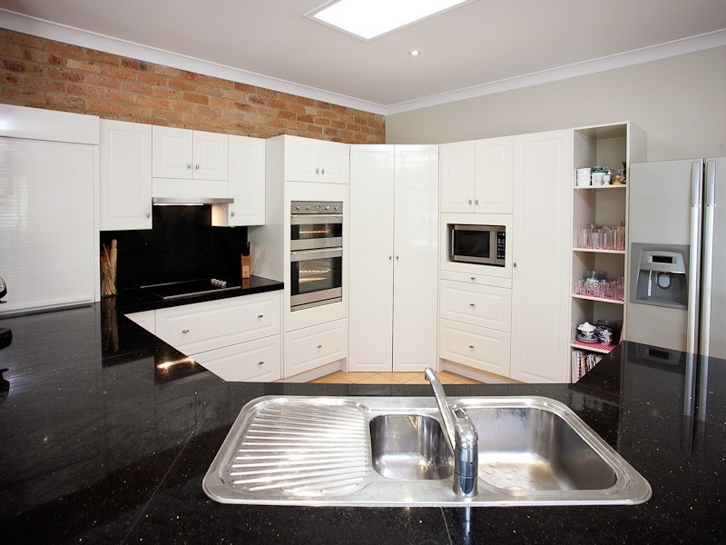 48 Drapers Road, Eatons Hill QLD 4037