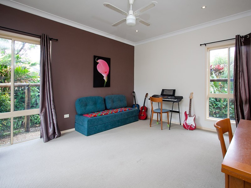 48 Drapers Road, Eatons Hill QLD 4037