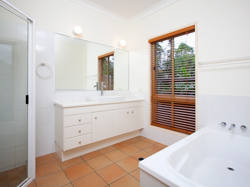 48 Drapers Road, Eatons Hill QLD 4037