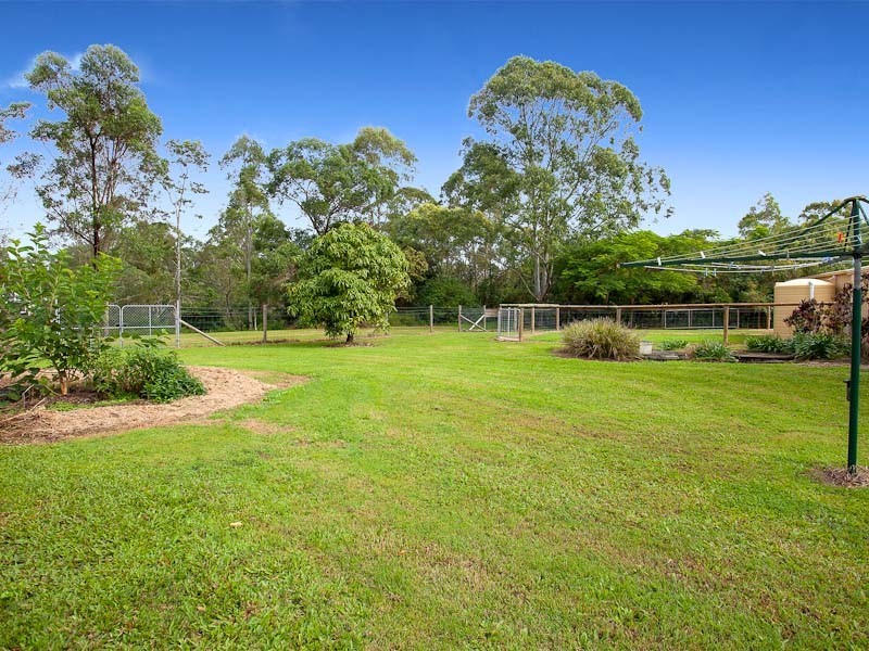 48 Drapers Road, Eatons Hill QLD 4037