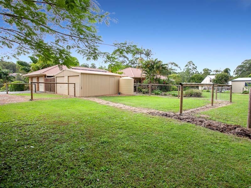 48 Drapers Road, Eatons Hill QLD 4037