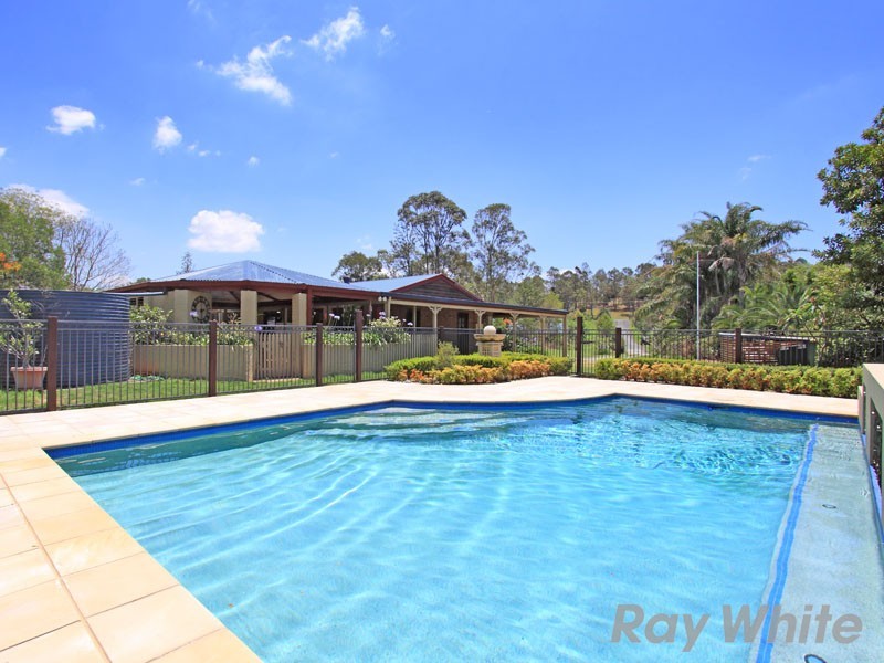 46 Drapers Road, Eatons Hill QLD 4037
