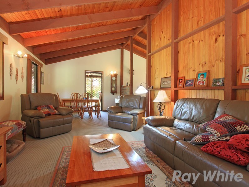 46 Drapers Road, Eatons Hill QLD 4037