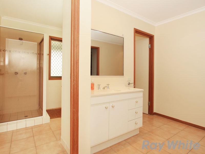 46 Drapers Road, Eatons Hill QLD 4037