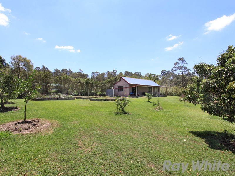 46 Drapers Road, Eatons Hill QLD 4037