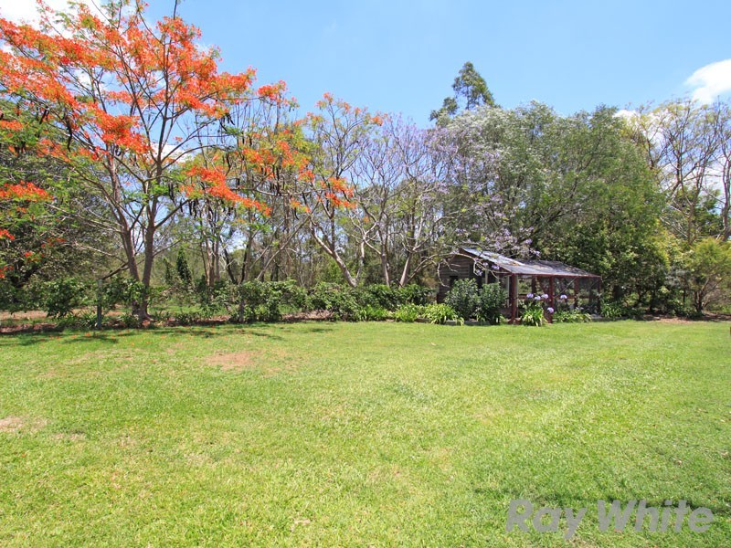 46 Drapers Road, Eatons Hill QLD 4037