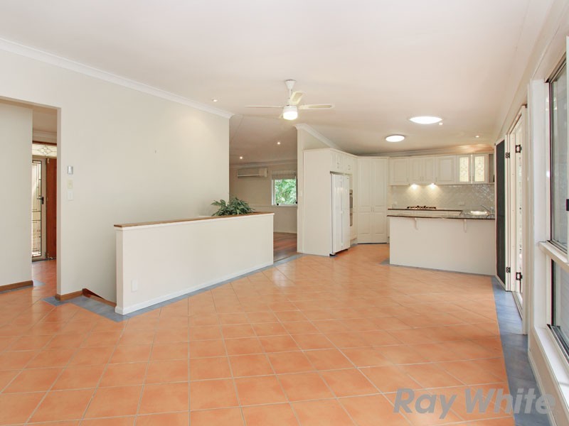 7 Bookleaf Place, Bridgeman Downs QLD 4035