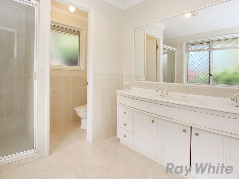 7 Bookleaf Place, Bridgeman Downs QLD 4035