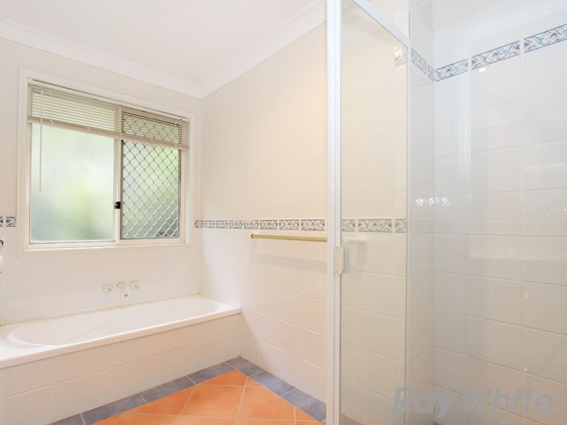 7 Bookleaf Place, Bridgeman Downs QLD 4035