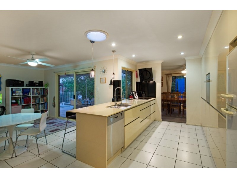 5 Brookland Close, Bridgeman Downs QLD 4035