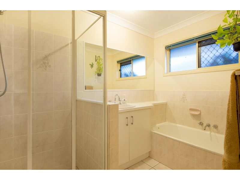 5 Brookland Close, Bridgeman Downs QLD 4035