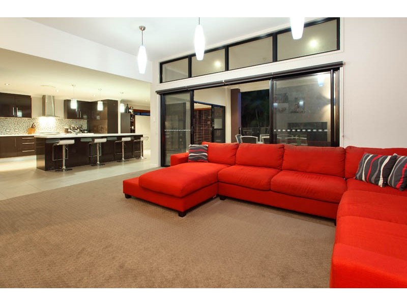 16 Travorten Drive, Bridgeman Downs QLD 4035