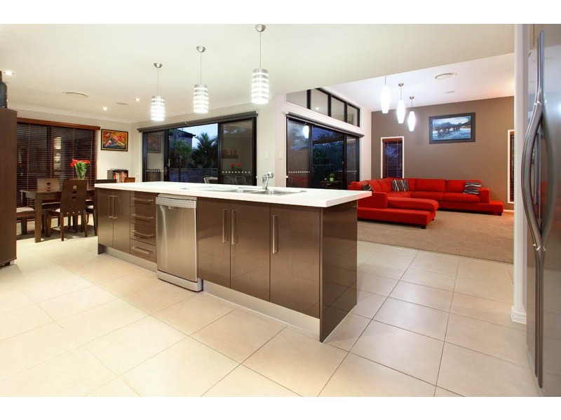 16 Travorten Drive, Bridgeman Downs QLD 4035