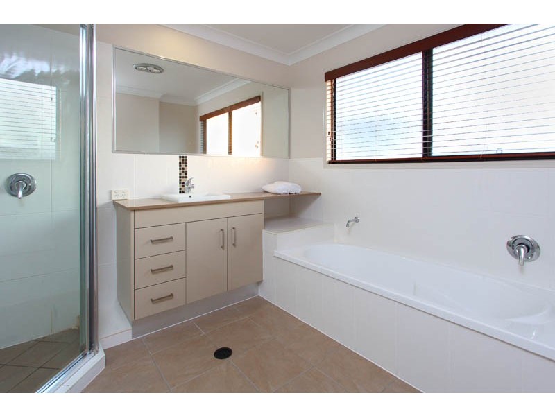 16 Travorten Drive, Bridgeman Downs QLD 4035