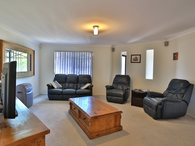 4 Rainbow Court, Griffin QLD 4503