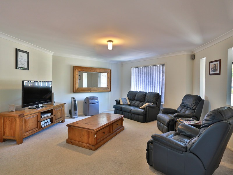 4 Rainbow Court, Griffin QLD 4503