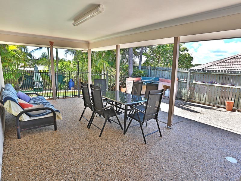 4 Rainbow Court, Griffin QLD 4503