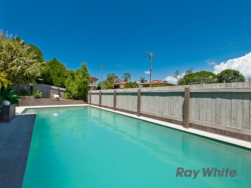 1 Lobelia Court, Everton Hills QLD 4053