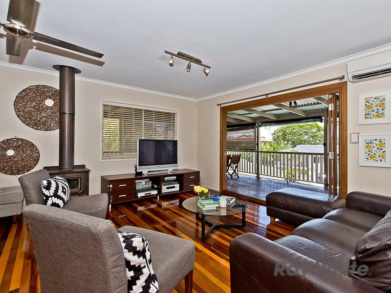 1 Lobelia Court, Everton Hills QLD 4053