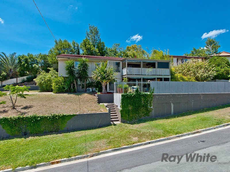 1 Lobelia Court, Everton Hills QLD 4053