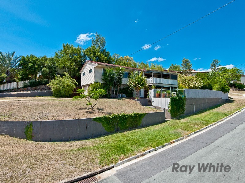 1 Lobelia Court, Everton Hills QLD 4053