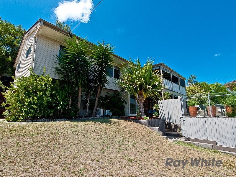 1 Lobelia Court, Everton Hills QLD 4053