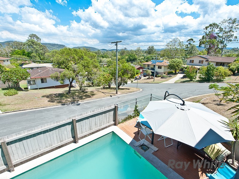 1 Lobelia Court, Everton Hills QLD 4053