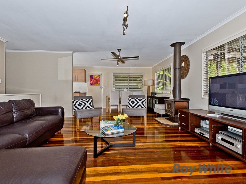 1 Lobelia Court, Everton Hills QLD 4053