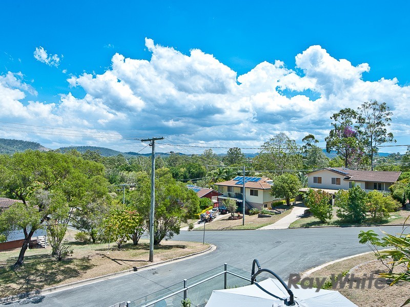 1 Lobelia Court, Everton Hills QLD 4053