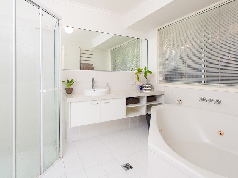 16 Eucalyptus Place, Albany Creek QLD 4035