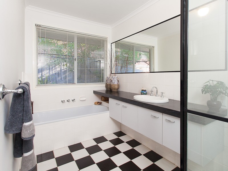 16 Eucalyptus Place, Albany Creek QLD 4035