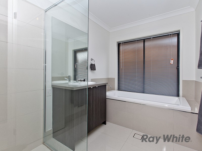 4 Honour Place, Bridgeman Downs QLD 4035