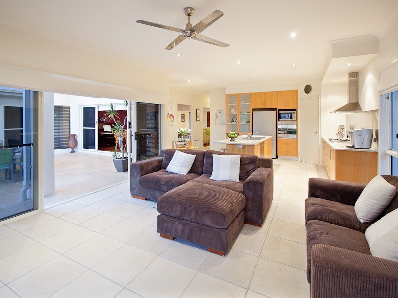 15 Meranti Crescent, Albany Creek QLD 4035