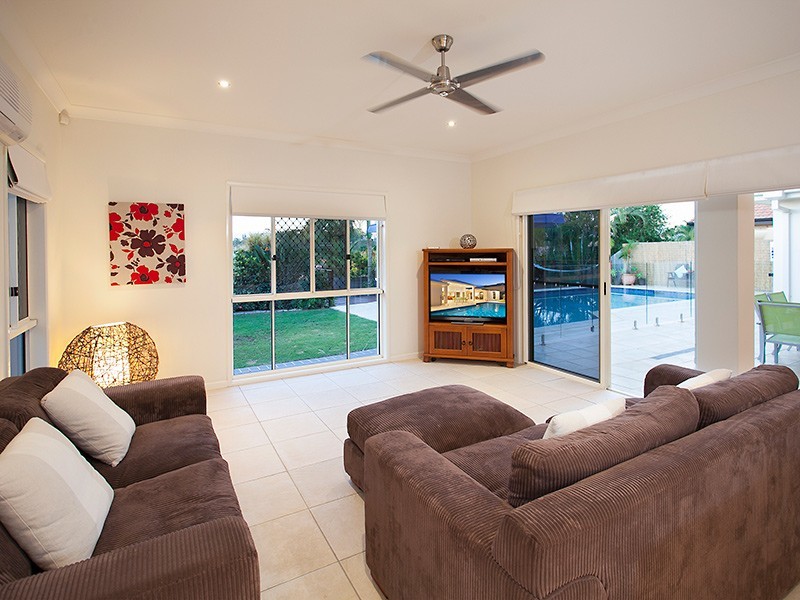 15 Meranti Crescent, Albany Creek QLD 4035