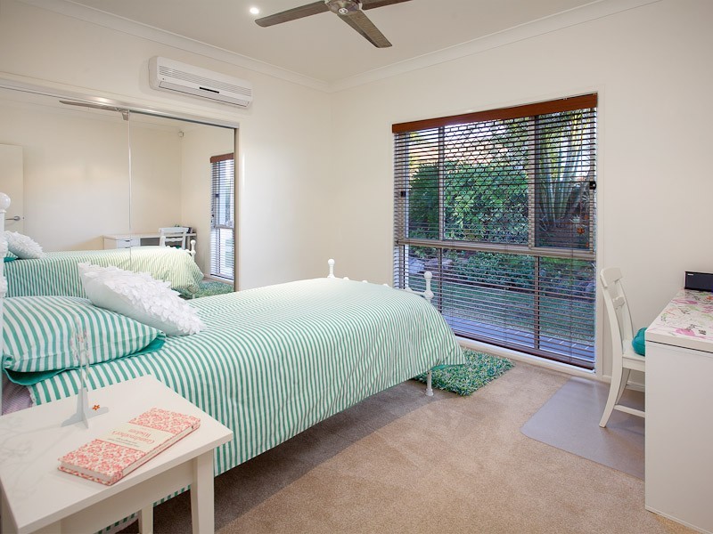 15 Meranti Crescent, Albany Creek QLD 4035