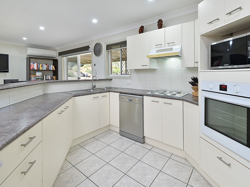 19 Chisholm Court, Albany Creek QLD 4035