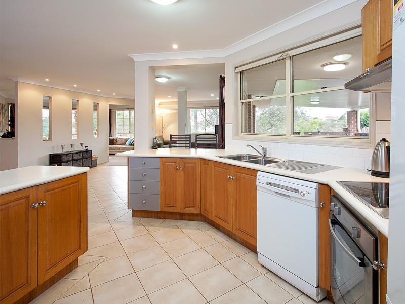 9 Mascotte Court, Eatons Hill QLD 4037