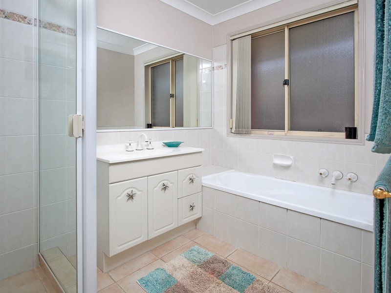 9 Mascotte Court, Eatons Hill QLD 4037