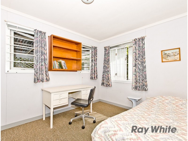 4 Michel Road, Scarborough QLD 4020