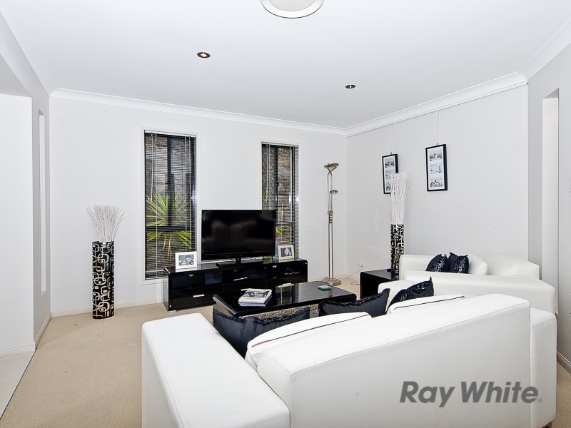 5 Quandong Crescent, Arana Hills QLD 4054