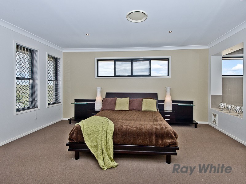 5 Quandong Crescent, Arana Hills QLD 4054