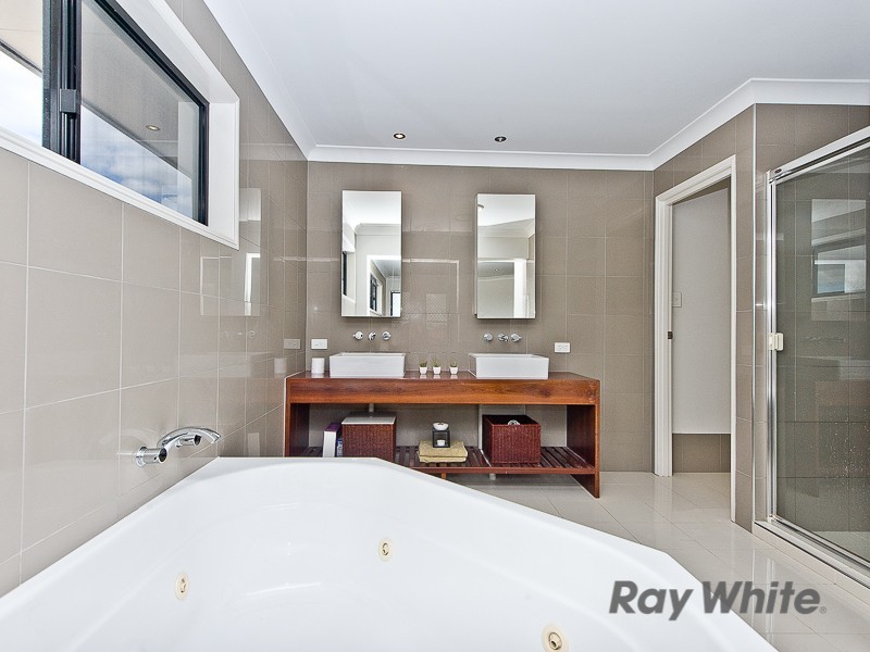 5 Quandong Crescent, Arana Hills QLD 4054