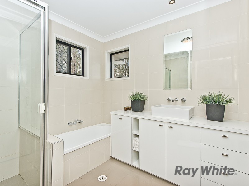 5 Quandong Crescent, Arana Hills QLD 4054