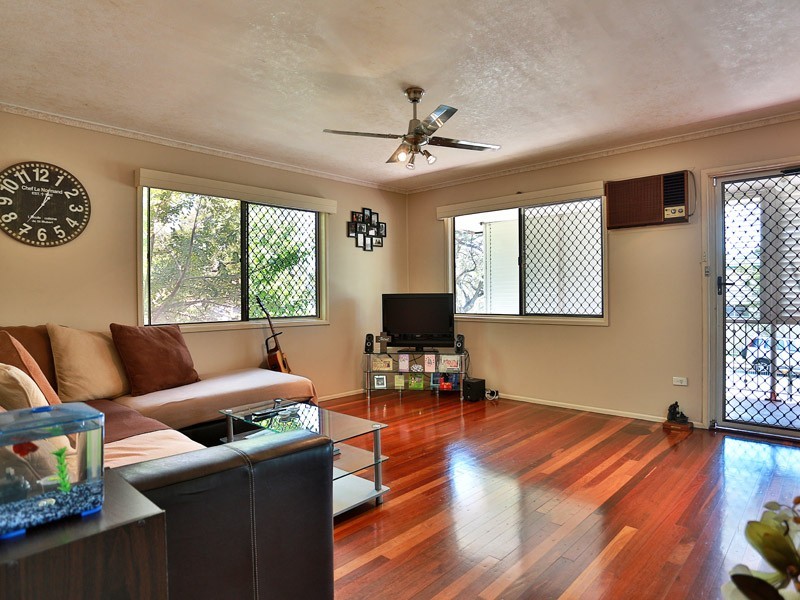 9 Wendy Crescent, Clontarf QLD 4019