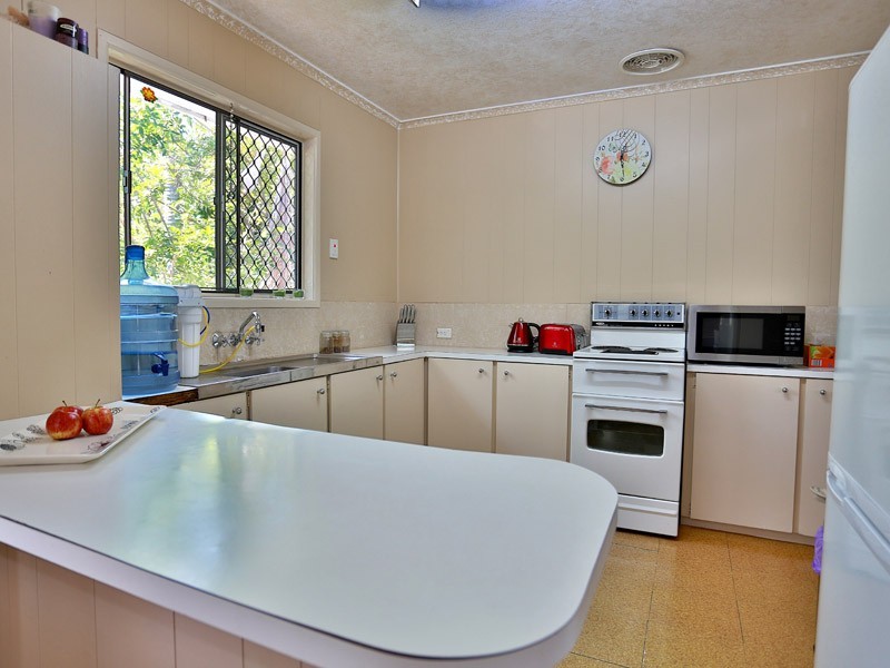 9 Wendy Crescent, Clontarf QLD 4019