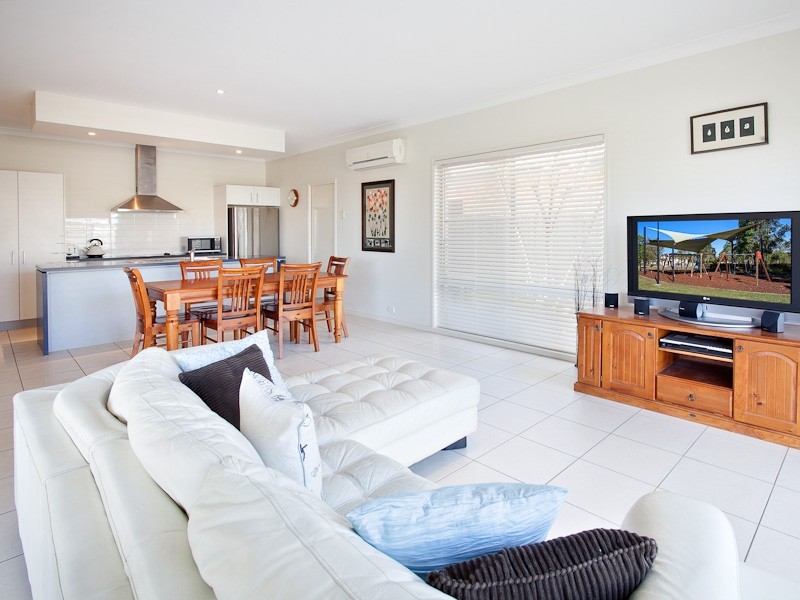 16 Foambark Street, North Lakes QLD 4509