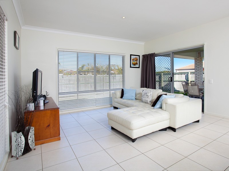 16 Foambark Street, North Lakes QLD 4509