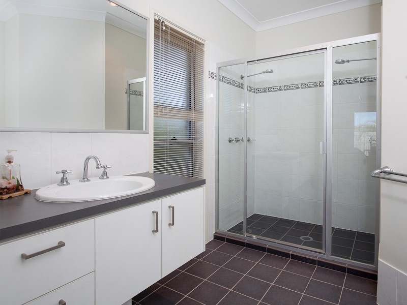 16 Foambark Street, North Lakes QLD 4509